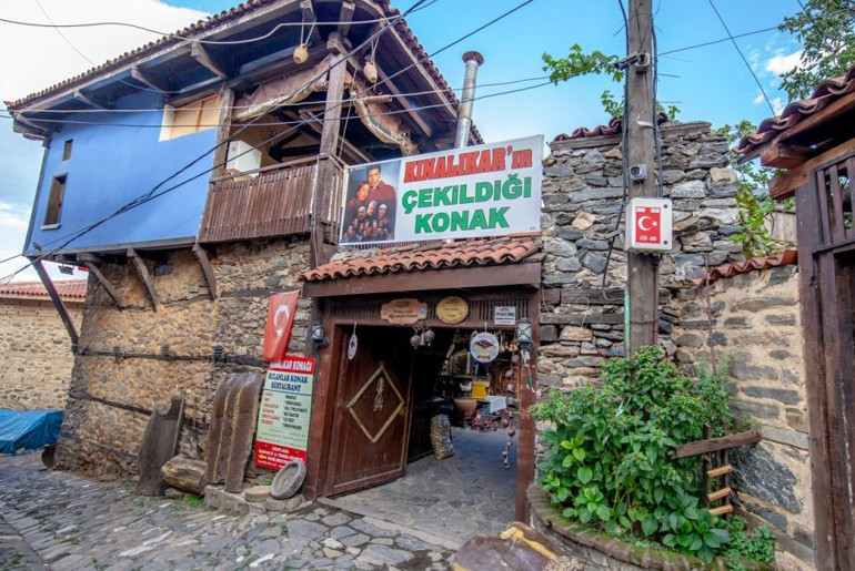 İlk bölümüyle ekranlara damga vurdu Cumalıkızık 25 yıl sonra Piyasayı ağırladı