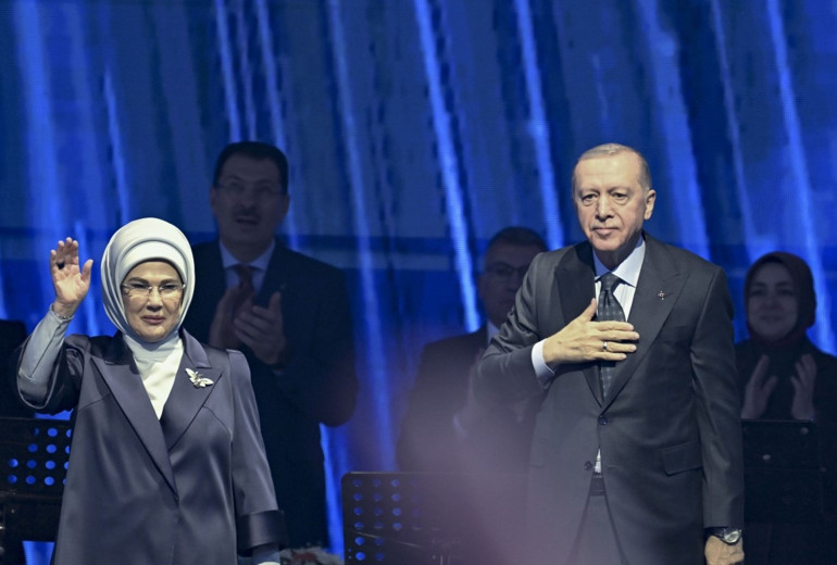 AK Partide büyük kongresinde büyük coşku On binlerce partili Erdoğanın mesajlarını takip etti | Erdoğan: Salon dışında 60 bin kişi var