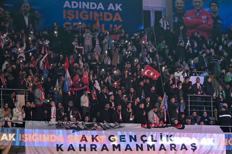 AK Partide büyük kongresinde büyük coşku On binlerce partili Erdoğanın mesajlarını takip etti | Erdoğan: Salon dışında 60 bin kişi var