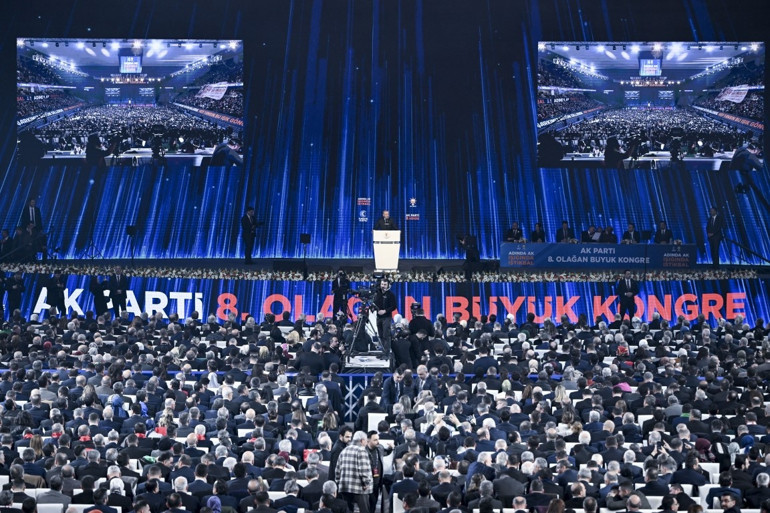 AK Partide büyük kongresinde büyük coşku On binlerce partili Erdoğanın mesajlarını takip etti | Erdoğan: Salon dışında 60 bin kişi var