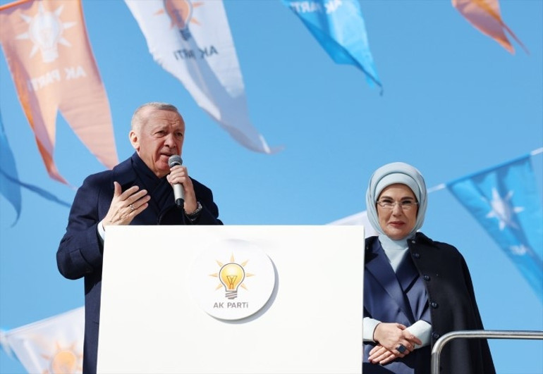 AK Partide büyük kongresinde büyük coşku On binlerce partili Erdoğanın mesajlarını takip etti | Erdoğan: Salon dışında 60 bin kişi var