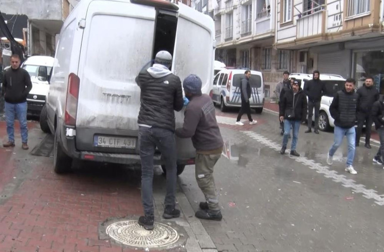 İstanbulda pitbull dehşeti: Sahibine ve onun arkadaşına saldırdılar... Et vererek ayırmaya çalıştılar