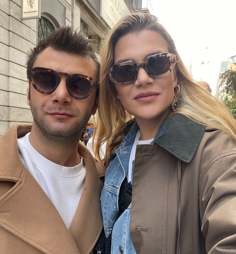 Birlikte ilk poz geldi Gizemli aşıklar Atinada ortaya çıktı...