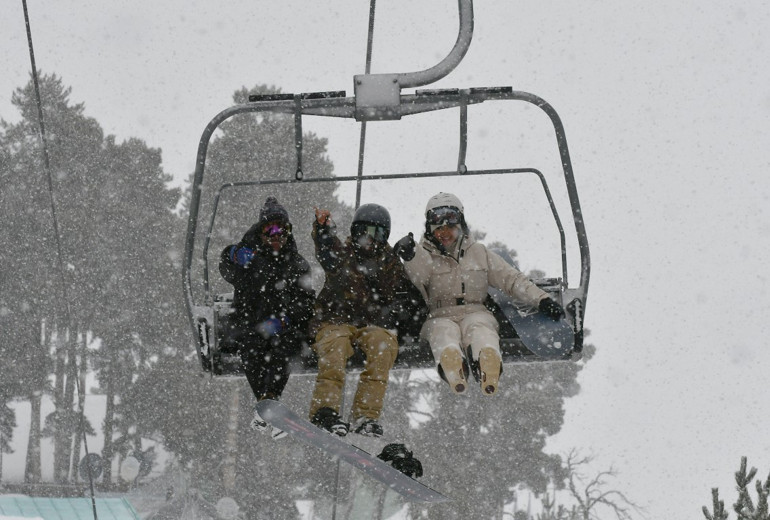 Kayak merkezlerinde en fazla kar kalınlığının ölçüldüğü yer belli oldu En soğuk nokta da oldu