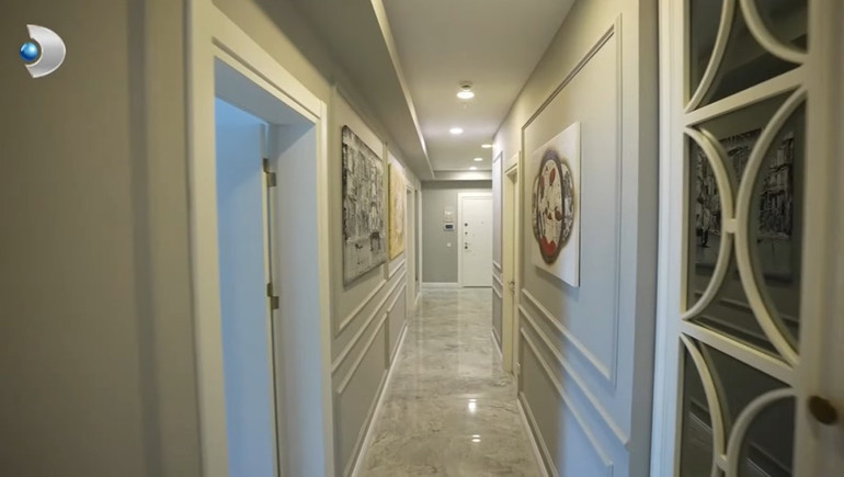 159 ülke gezdi evini getirdiği objelerle süsledi 70 ve 80lere damga vuran ünlü şarkıcı burada yaşıyor