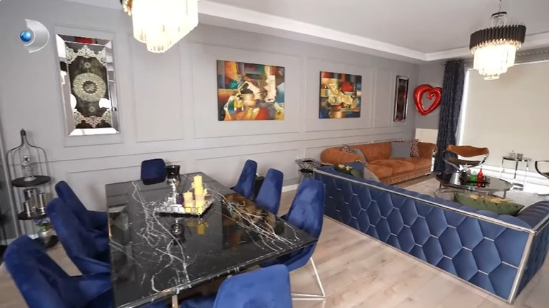 159 ülke gezdi evini getirdiği objelerle süsledi 70 ve 80lere damga vuran ünlü şarkıcı burada yaşıyor