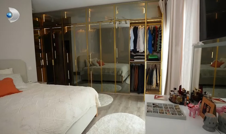 159 ülke gezdi evini getirdiği objelerle süsledi 70 ve 80lere damga vuran ünlü şarkıcı burada yaşıyor