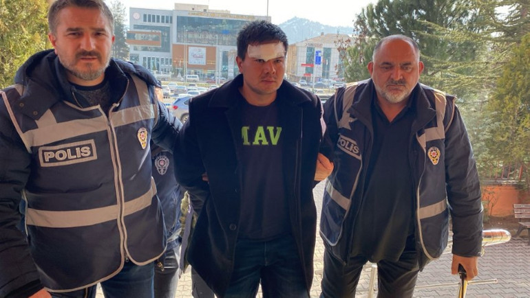 Katili, aracına bindiği taksici yakalatmış... Emniyetten arayıp şahısla ilgili bilgi verdiler, takip etmemi istediler