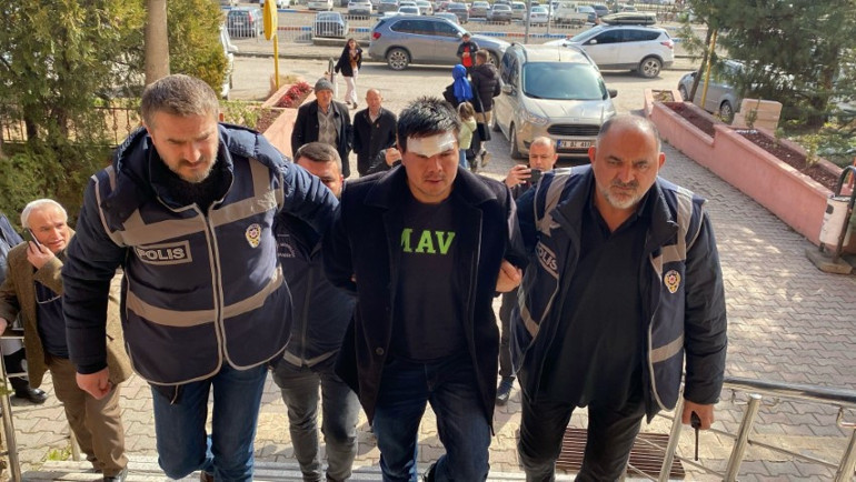 Katili, aracına bindiği taksici yakalatmış... Emniyetten arayıp şahısla ilgili bilgi verdiler, takip etmemi istediler