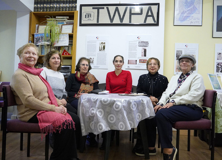 İngiltere’deki Türk kadınları bayramda depremzede çocukları sevindirecek