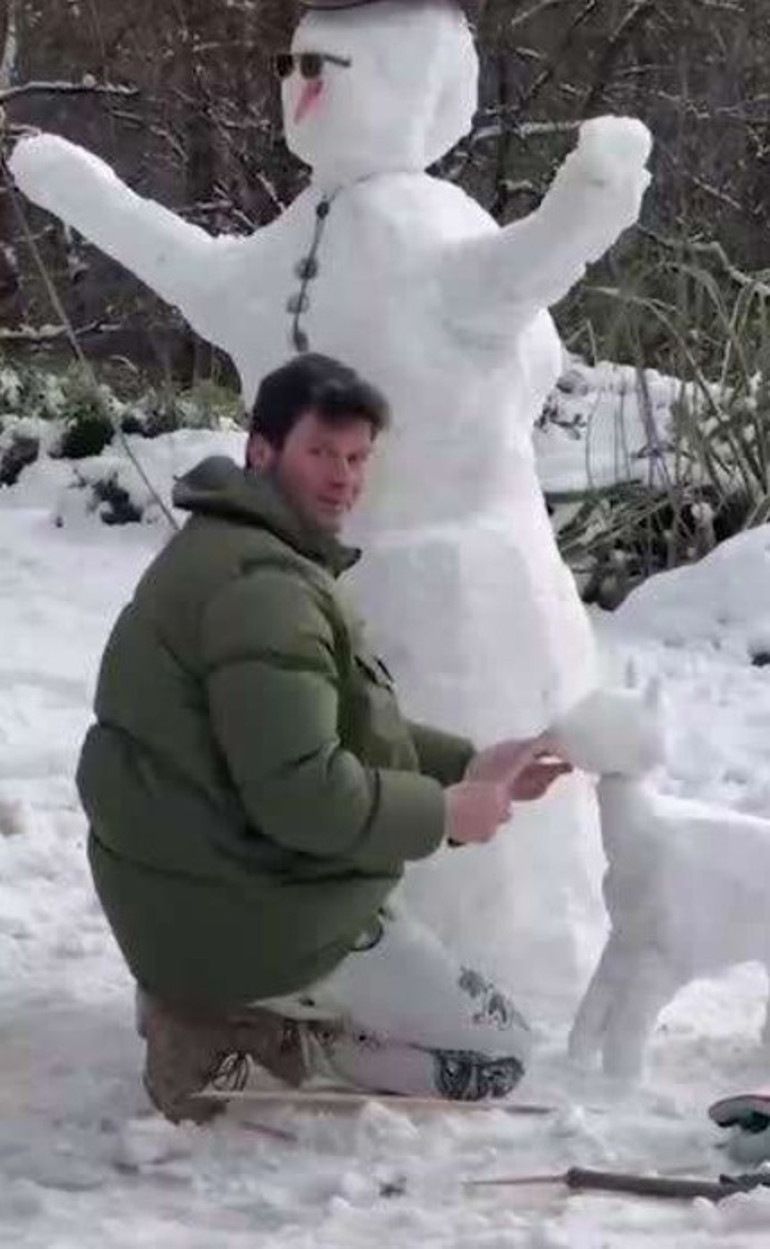 Kıvanç Tatlıtuğ’un kardan köpeği
