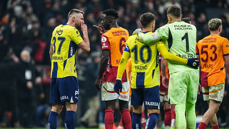 Galatasaray - Fenerbahçe derbisi sonrası dünya basınında ırkçılık şaşkınlığı: Türkiyede büyük yangın Mourinhoya şok suçlama