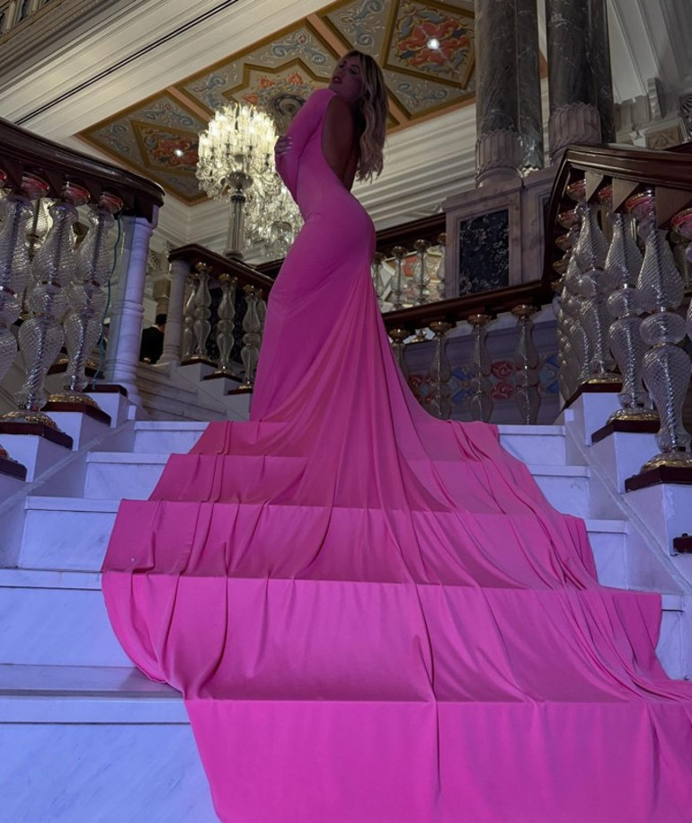 Türkan Güneş, Gülşen Ay