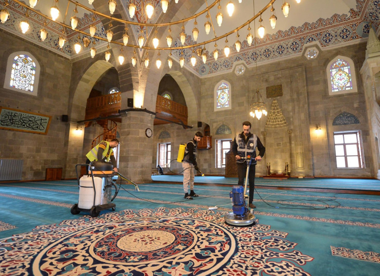 356 cami ve mescit temizlendi, mahyalar asıldı; Erzurum, ramazana hazır