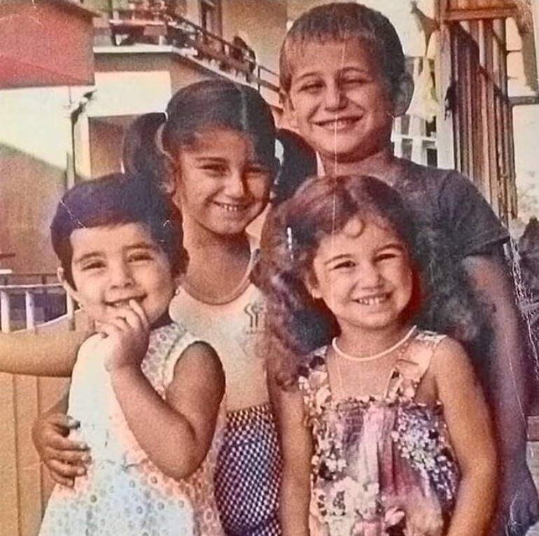 Ünlü şarkıcı aile içi şiddeti ağlayarak anlattı 15 yaşına kadar görmediğimiz şey kalmadı