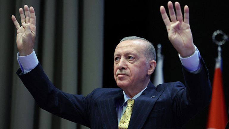 Özgür Özele sert tepki Cumhurbaşkanı Erdoğan: Ayaklarını denk al, ordunun komuta kademesine laf atamazsın