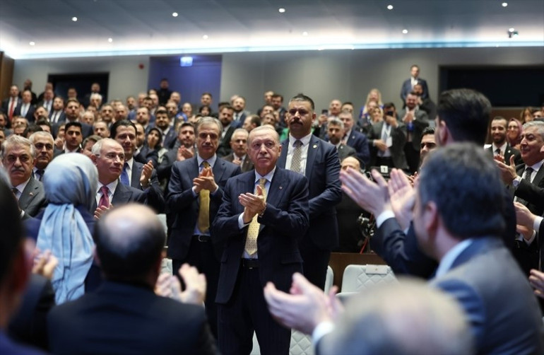 Özgür Özele sert tepki Cumhurbaşkanı Erdoğan: Ayaklarını denk al, ordunun komuta kademesine laf atamazsın