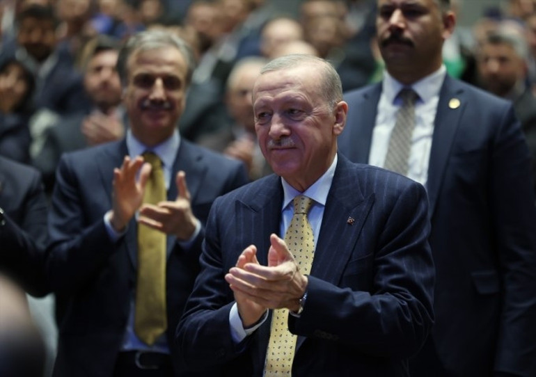 Özgür Özele sert tepki Cumhurbaşkanı Erdoğan: Ayaklarını denk al, ordunun komuta kademesine laf atamazsın