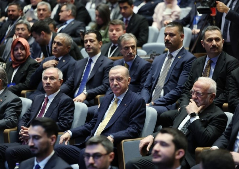 Özgür Özele sert tepki Cumhurbaşkanı Erdoğan: Ayaklarını denk al, ordunun komuta kademesine laf atamazsın