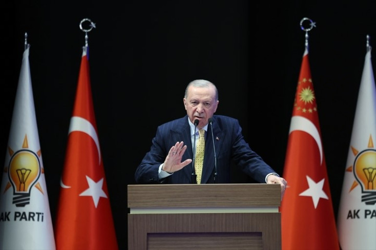 Özgür Özele sert tepki Cumhurbaşkanı Erdoğan: Ayaklarını denk al, ordunun komuta kademesine laf atamazsın