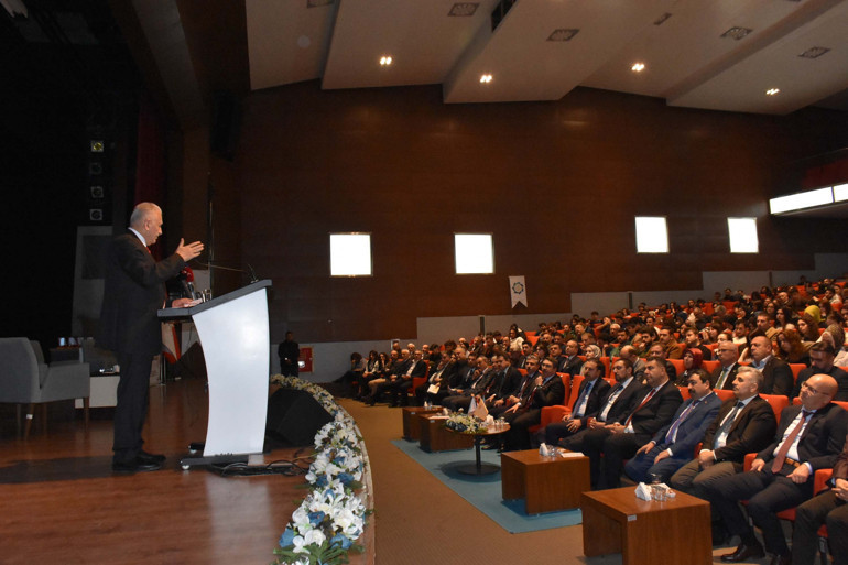 Binali Yıldırım: Erdoğanın tekrar cumhurbaşkanı adaylığının yolu açılmalı
