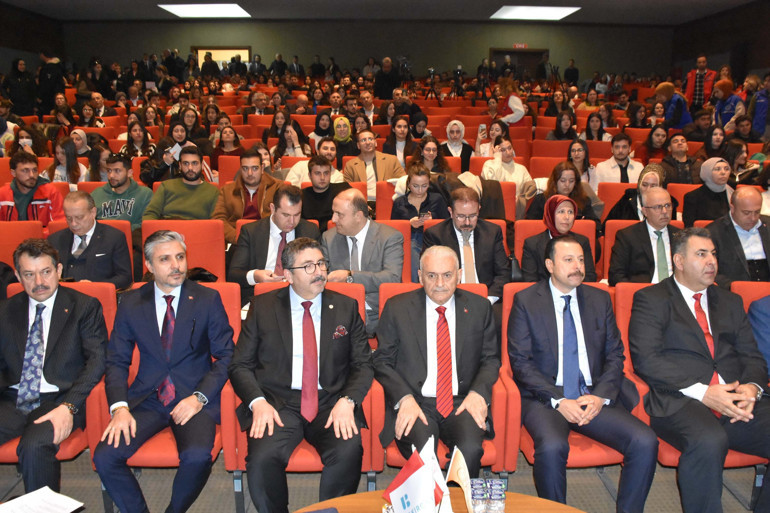 Binali Yıldırım: Erdoğanın tekrar cumhurbaşkanı adaylığının yolu açılmalı