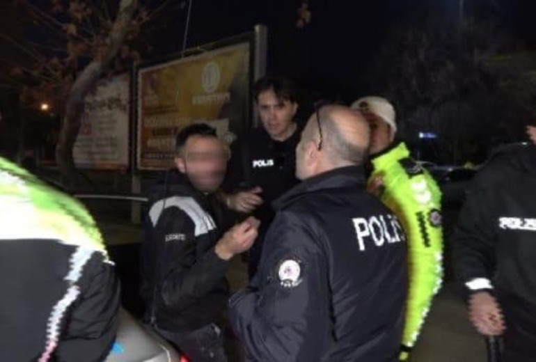 Önce yayaya, ardından direğe çarptı... Alkollüyüm, ehliyetimi alabilirsiniz dedi