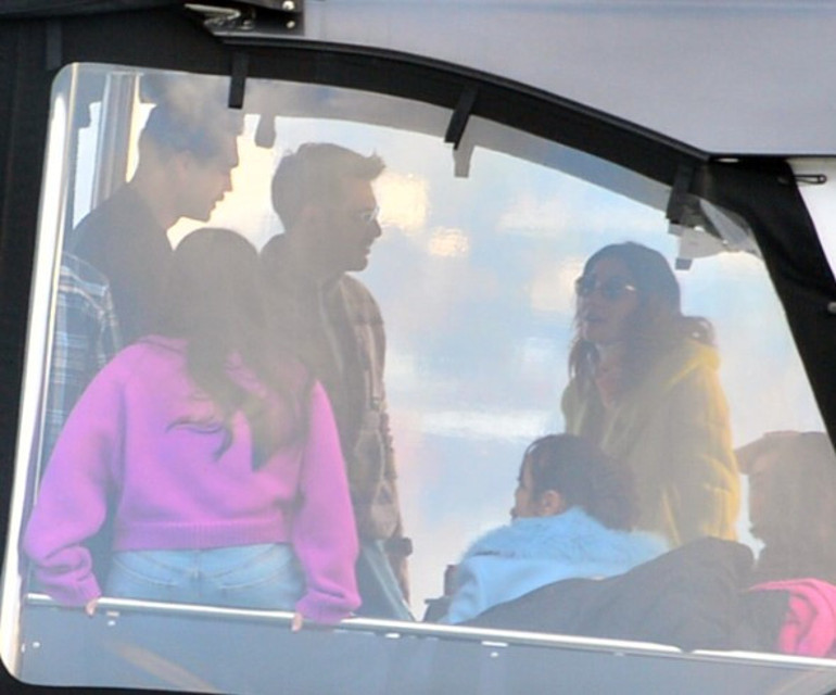 Sürpriz doğum günü kutlaması Uçaktan indi tekneye koştu....