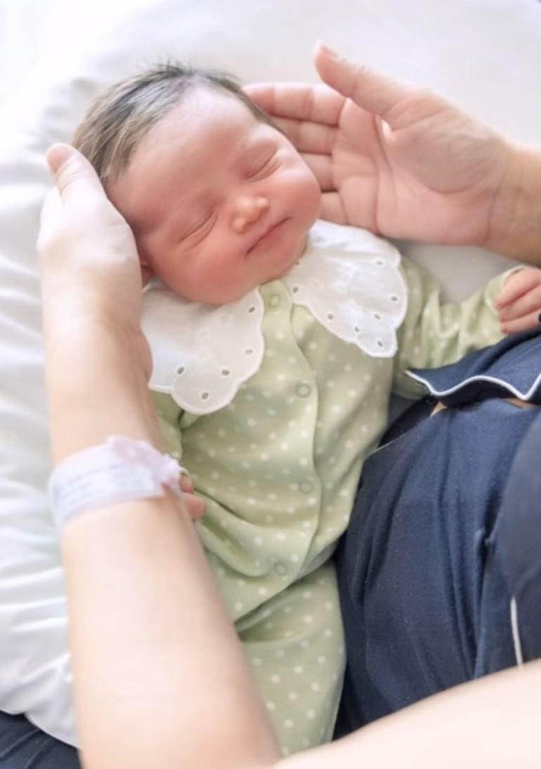 Doğum sonrası ilk fotoğraf... 4 Kasım 2025... Hoş geldin oğlum