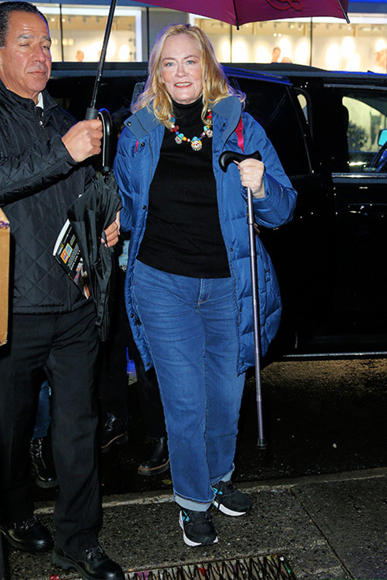 Ekranın en sevilen dizisiyle gönüllere yerleşmişlerdi... Aradan 40 yıl geçti... Biri artık dünyayı bilmiyor, diğeri tek başına ayakta duramaz hale geldi