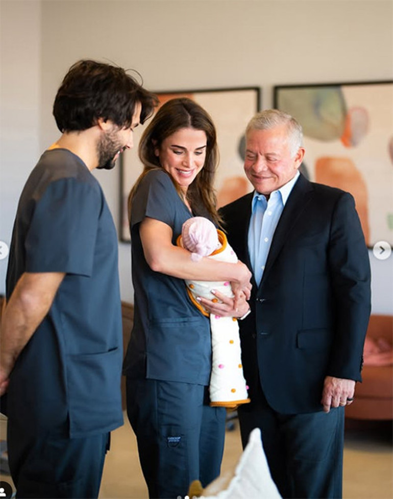 Daha 60 yaşını görmedi... Sadece bir yılda kucak dolusu torunu oldu