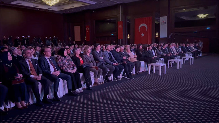 Vali Gül: Ne Türkiye birincisi olan ne de okuldan kopan çocuklarımızı yok sayabiliriz