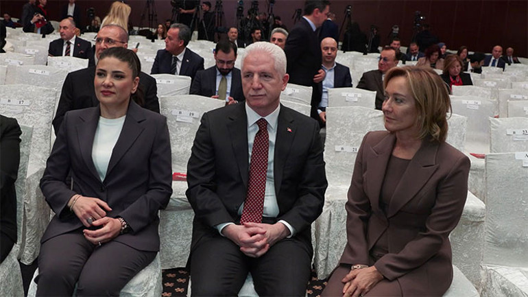 Vali Gül: Ne Türkiye birincisi olan ne de okuldan kopan çocuklarımızı yok sayabiliriz