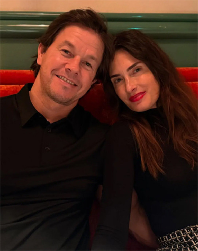 Ünlü oyuncu Beni karım adam etti demişti... İşte büyük aşkın üç meyvesi... Çocukların biri evde kaldı