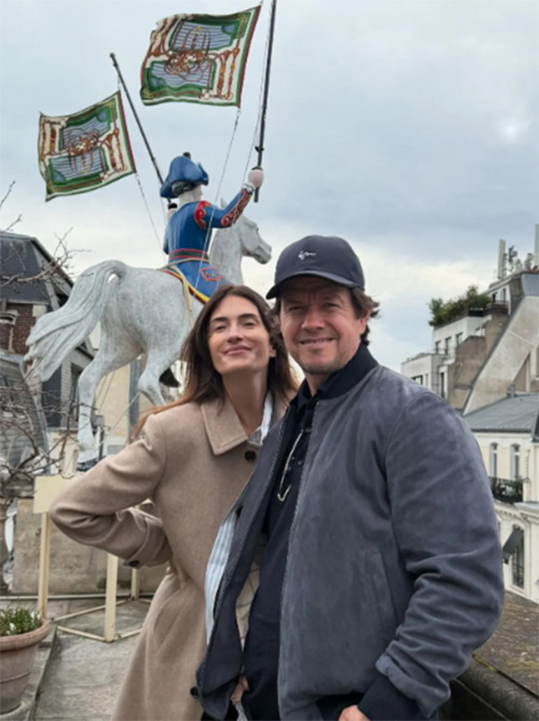 Ünlü oyuncu Beni karım adam etti demişti... İşte büyük aşkın üç meyvesi... Çocukların biri evde kaldı