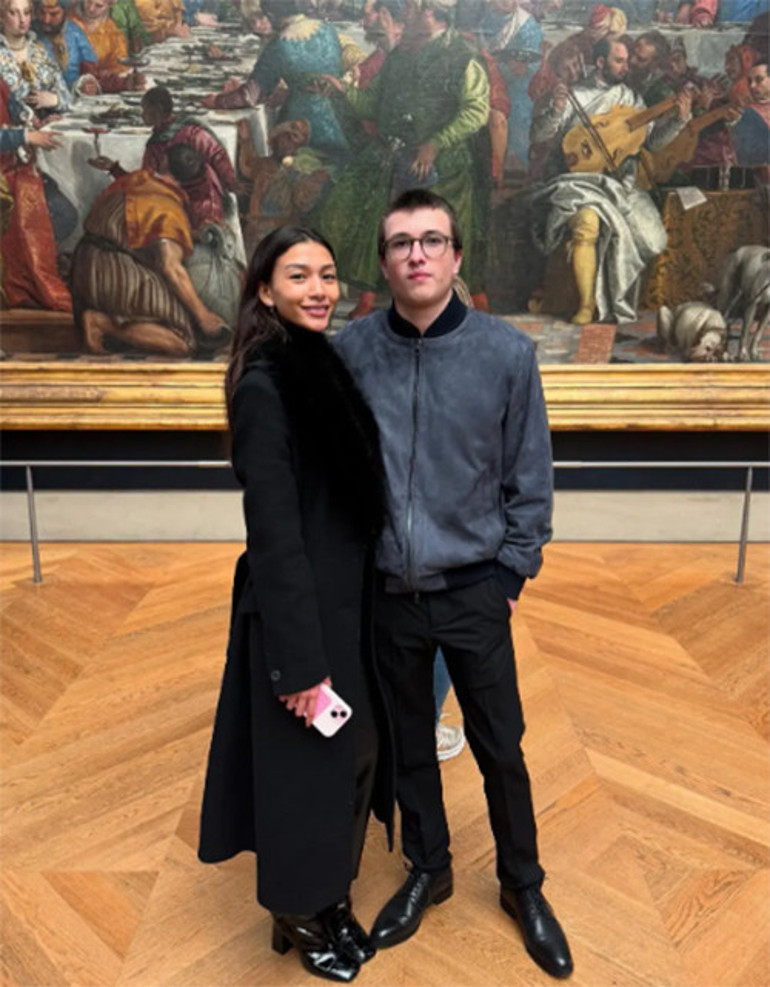 Ünlü oyuncu Beni karım adam etti demişti... İşte büyük aşkın üç meyvesi... Çocukların biri evde kaldı