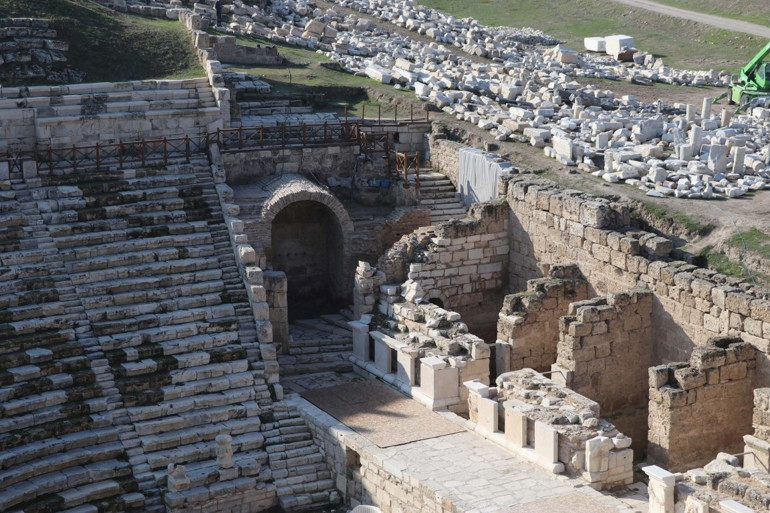 Laodikya antik kenti 2 bin 200 yıl öncesine döndü