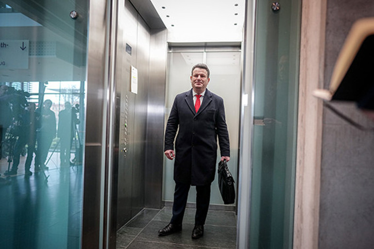 Nabız yoklamak için ilk temas: Yeni ortaklık olumlu geçti