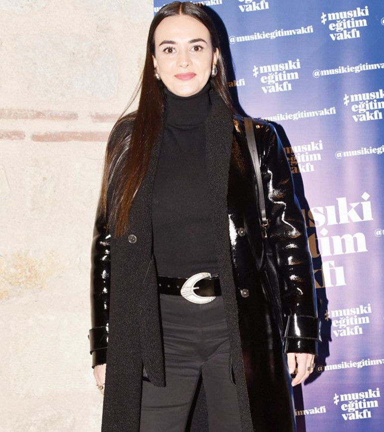 Ezgi Mola ile Enis Arıkan neden küstü