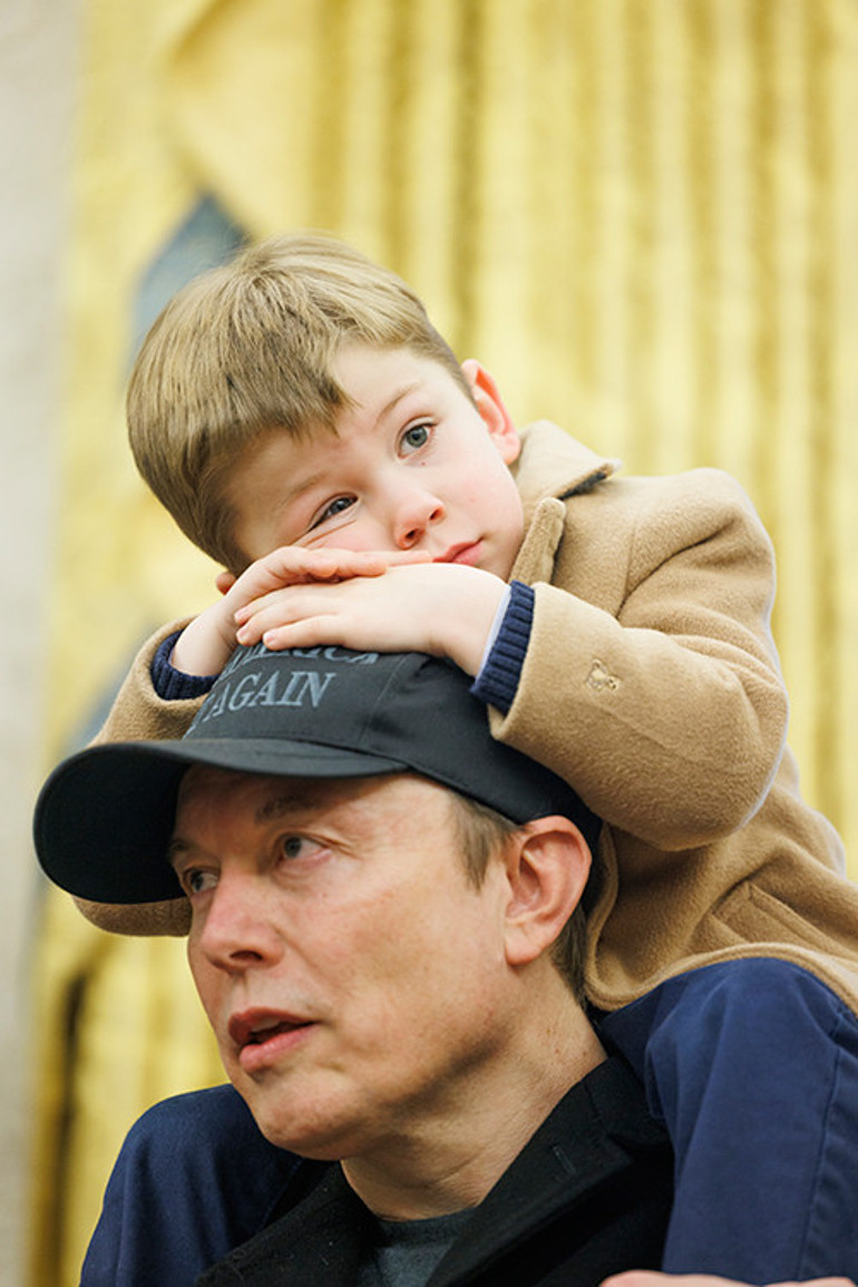 Kalabalık ailesi durmadan büyüyor: Çocuklarını saymaya iki elin parmakları yetmez oldu: 14üncü bebek sürprizi