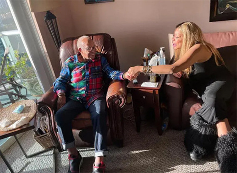 Her sabah lüks evinin ömre bedel manzarasına uyanırdı: Şimdi bütün dünyası bir yatak, bir banyo ve bir pencere