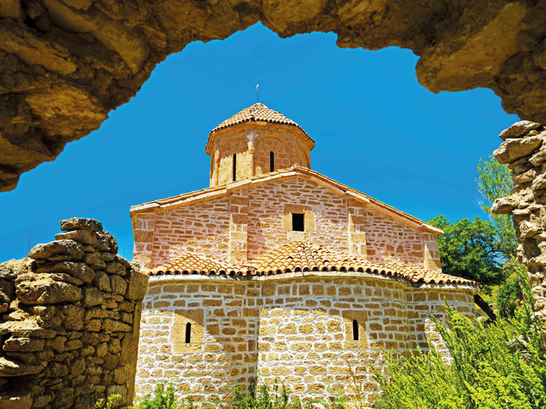 Yerle gök arasında bir yerde