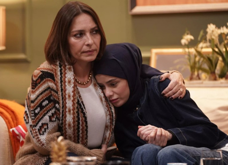 Münevver Piyasaya adım attı