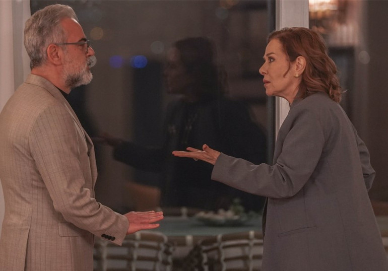 Münevver Piyasaya adım attı