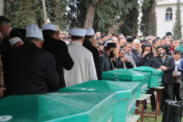 Feci kazada 6 kişi can verdi: Cenazeler gözyaşları içinde uğurlandı