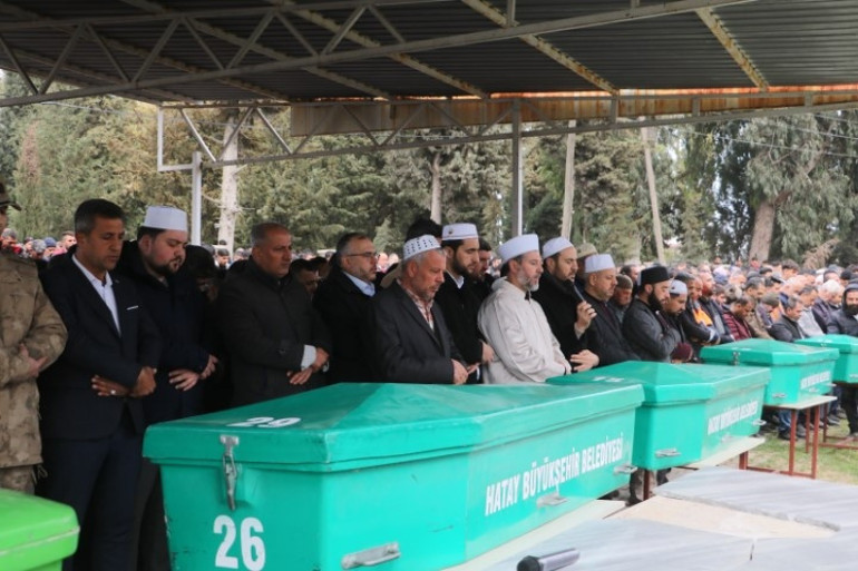 Feci kazada 6 kişi can verdi: Cenazeler gözyaşları içinde uğurlandı