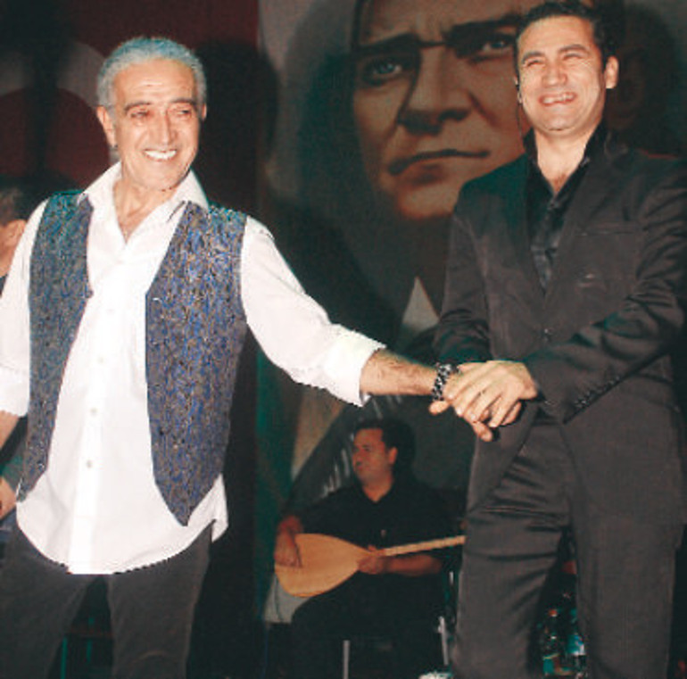 Dostları Edip Akbayramın vefatının ardından duygularını dile getirdi: Melek kalpli bir üstadı kaybettik