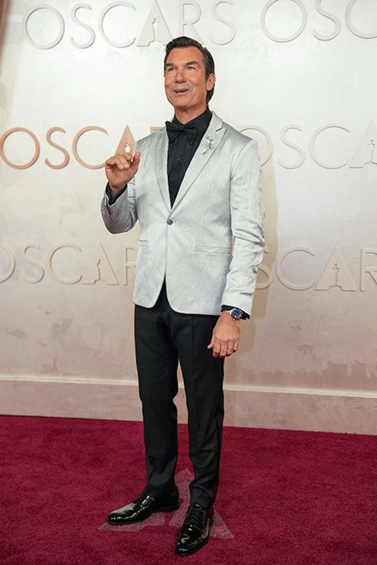 Görür görmez öpücüklere boğdu... Önce sevgilisinden izin aldı... Tıpkı 22 yıl önceki gibi