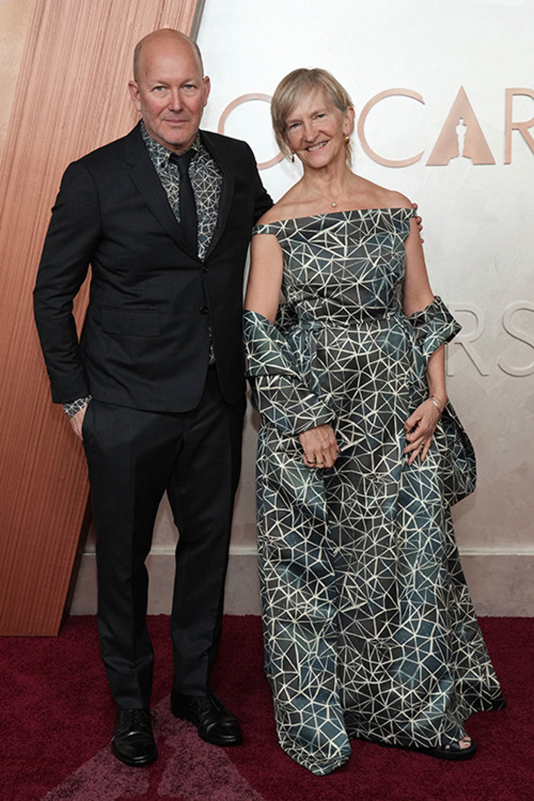 Görür görmez öpücüklere boğdu... Önce sevgilisinden izin aldı... Tıpkı 22 yıl önceki gibi