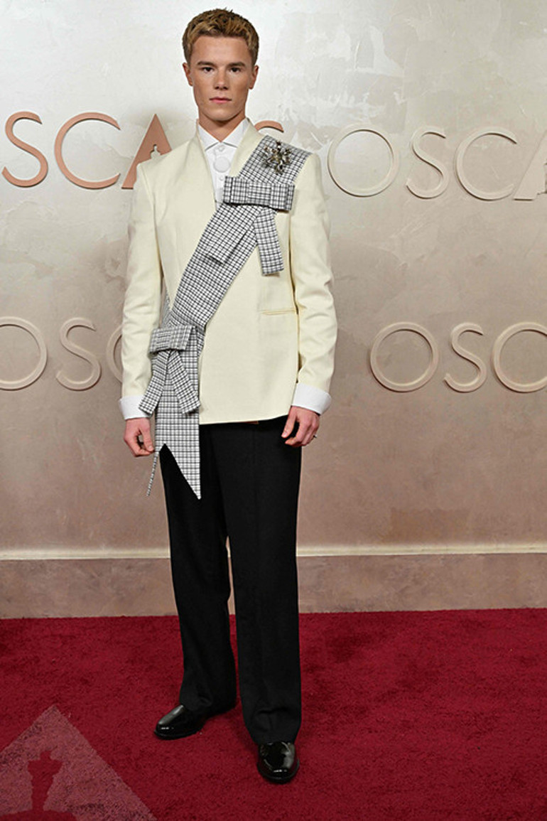 Görür görmez öpücüklere boğdu... Önce sevgilisinden izin aldı... Tıpkı 22 yıl önceki gibi